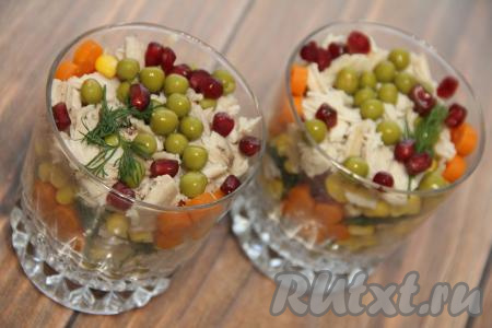 Сверху, по желанию, можно выложить ядра граната и веточки зелени. 