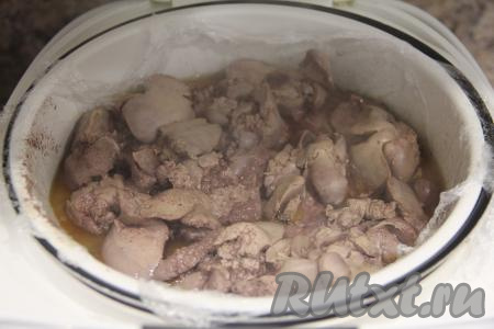 Закрыть крышку и готовить 25 минут.&nbsp;