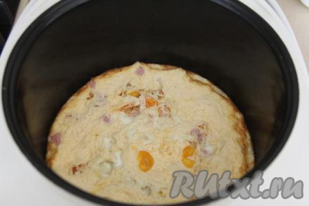 Затем выключить мультиварку и оставить омлет на 10 минут под крышкой.&nbsp;