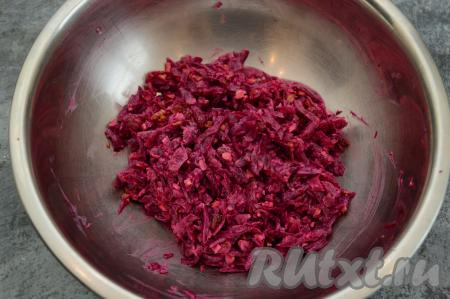 Перемешать салат до однородности, подсолить его по вкусу. Дать салатику пропитаться в течение 1-2 часов в холодильнике и можно подавать к столу.