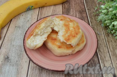 А вот так выглядит в разломе нежнейший творожно-банановый сырник, угощайтесь!