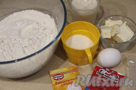Подготовить продукты для замешивания теста для синнабонов.