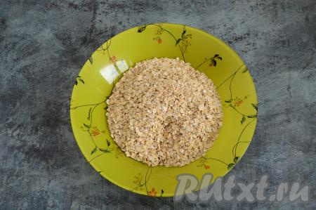 Подготовить овсяные хлопья.