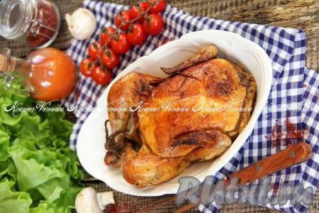 Аппетитную, сочную курицу, запечённую в аджике с майонезом, вынуть из духовки, переложить на тарелку и подать к столу, дополнив гарниром или овощным салатом.