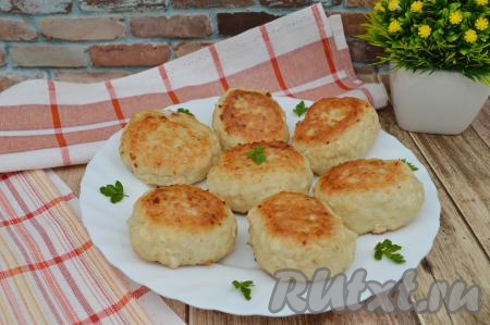 Нежные, аппетитные, пышные котлеты из пикши можно подать к столу с гарниром на ваш выбор (я предпочитаю подавать с картофельным пюре).