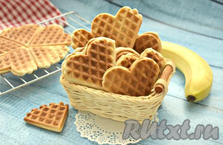 Венские вафли, приготовленные с бананом в вафельнице, получаются мягкими, пышными, ароматными, в меру сладкими и очень вкусными. Угощайтесь!