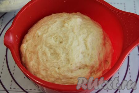 Тесто хорошо поднимется, увеличившись в объёме раза в 2-3.