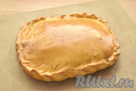 Пирог с грушами выпекаем в разогретой духовке минут 35 (до румяности дрожжевого теста) при температуре 180 градусов.