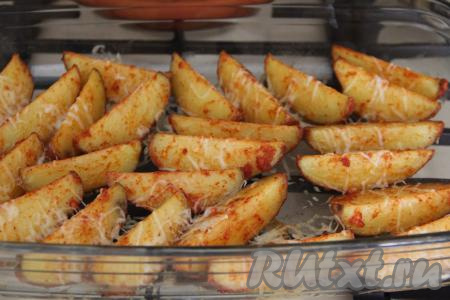 Картофель получится очень ароматным и вкусным.