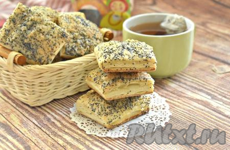 Печенье с маком, приготовленное из слоёного теста, получилось вкусным, с хрустящей, сладкой корочкой. Отличный десерт к чаю, попробуйте!