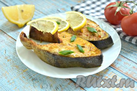 Вкусные, сочные, ароматные стейки горбуши, запечённые в фольге в духовке, к столу подаём горячими.