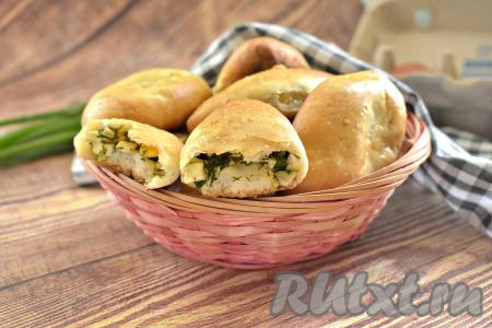 Духовые пирожки, приготовленные с яйцом и зелёным луком, получаются ароматными и сытными, своим прекрасным вкусом они несомненно порадуют и вас, и ваших близких!