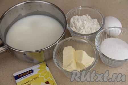 Подготовить продукты для заварного крема. Достать сливочное масло из холодильника нужно заранее, чтобы оно слегка подтаяло и стало достаточно мягким.