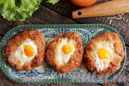 Лодочки из фарша с яйцом
