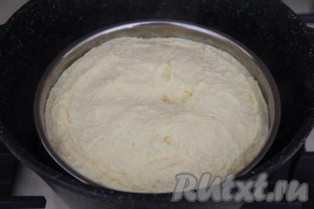 Омлет поднимется и станет плотным.