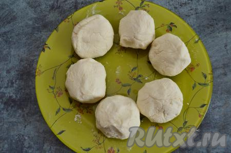 Всего у меня получилось 6 заготовок сырников.