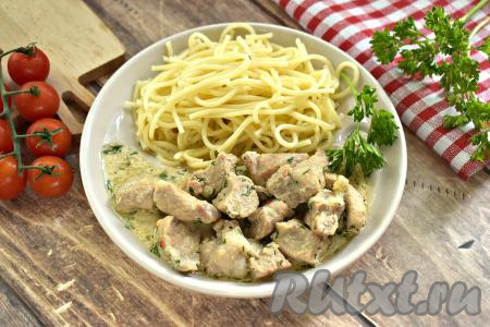 Свинина в сметанно-горчичном соусе на сковороде