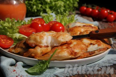 Постепенно пожарить все кусочки рыбки. Нежную, сочную зубатку в кляре подать к столу, дополнив гарниром или свежими овощами.