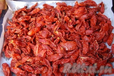 По мере готовности помидоры собрать вместе.