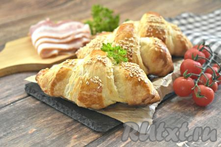 Уверена, ароматные, приятно похрустывающие круассаны с беконом многим придутся по вкусу!