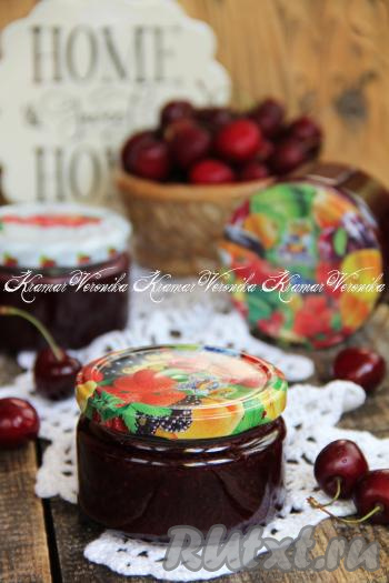 Нежный, в меру густой джем, приготовленный из черешни с агар-агаром, порадует вас своим вкусом и ароматом в долгие зимние вечера.