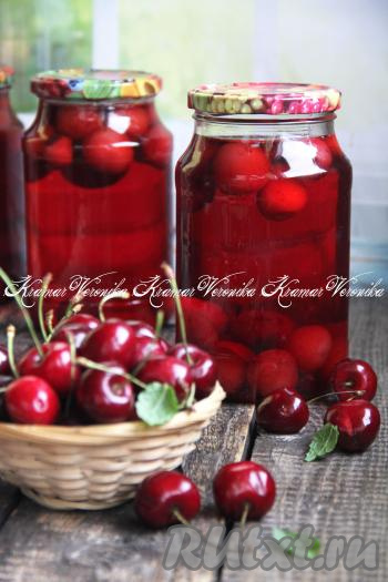 Всем советую приготовить на зиму яркий и очень вкусный компот из черешни с добавлением лимонной кислоты. Уверена, такой компотик понравится всей семье!