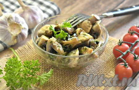 Шампиньоны, маринованные с укропом и чесноком