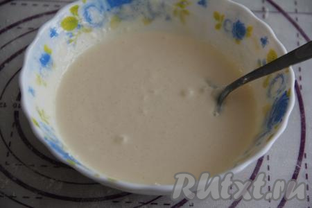 Перемешать начинку, она получится не густой.