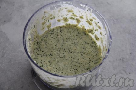 Измельчить соус до однородного состояния.