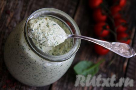 Вкусный, пикантный оливковый соус средней густоты станет великолепным дополнением к различным блюдам.