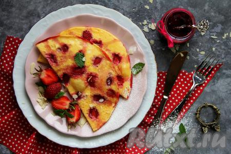 Сладкий омлет без молока на сковороде