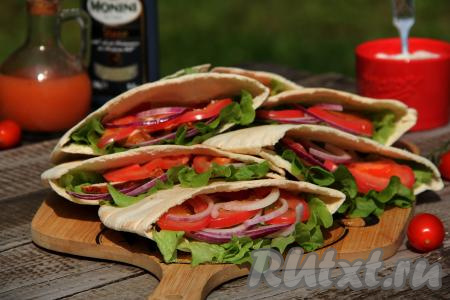 Пита с курицей и овощами