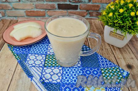 Ароматный, нежнейший, в меру густой смузи, приготовленный из дыни с бананом и молоком, разлить по чашкам или бокалам и можно наслаждаться насыщенным вкусом этого напитка. Такой смузи лучше делать на один раз и не хранить в холодильнике больше суток.