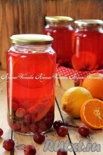 Зимой компот из крыжовника, листочков мяты, апельсина и лимона нужно будет немного разбавить водой и у вас на столе будет вкусный, ароматный напиток, который понравится всей семье.