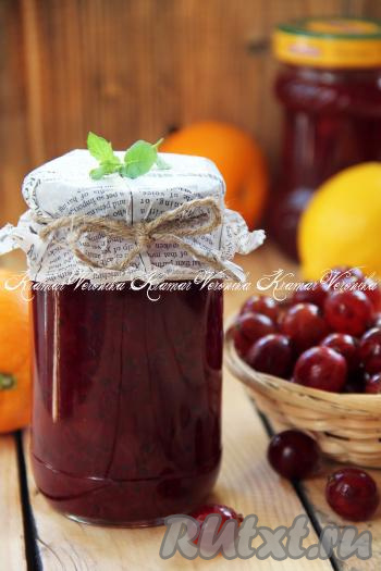Варенье, приготовленное из крыжовника с мятой и лимоном, получилось очень ароматным и вкусным, оно станет приятным дополнением к чаю, блинчикам, оладушкам в холодные дни.