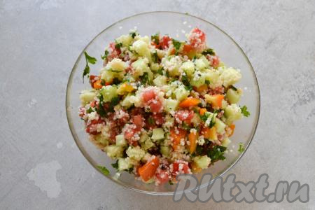 Аккуратно перемешайте все ингредиенты и салат "Табуле" готов. Если есть время, дайте салату настояться хотя бы полчаса в холодильнике, тогда вкус блюда станет более насыщенным.