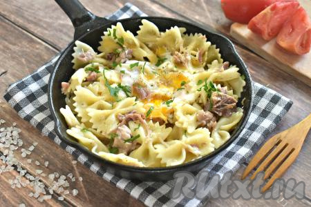 Макароны с тушёнкой и яйцом