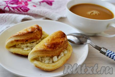 Вкуснейшие сочники подавайте к чаю, кофе или стакану молока.