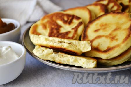 А вот какими получаются в разломе лепёшки на кефире без яиц, жаренные на сковороде.