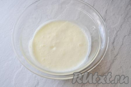 Сода погасится в кефире. Смесь кефира и соды покроется пузырьками, заметно увеличится в объёме.