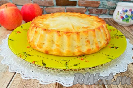 Творожная запеканка с яблоками и манкой