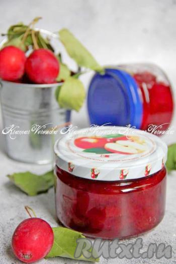 Зимой яркое варенье из долек райских яблок порадует вас своим вкусом и ароматом.