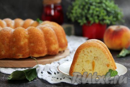 Кекс на кефире с персиками