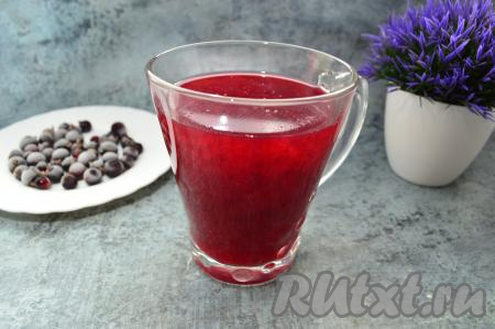 В меру сладкий, вкусный, ароматный морс, приготовленный из замороженной чёрной смородины, можно подавать и тёплым, и полностью остывшим. Этот яркий, полезный напиток с удовольствием пьют и взрослые, и детки.