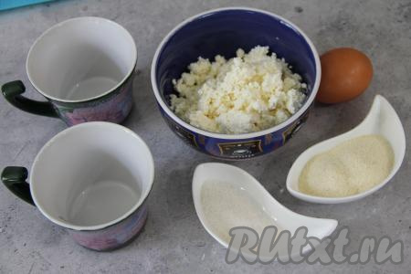 Подготовить продукты для приготовления творожной запеканки в кружке в микроволновке. 
