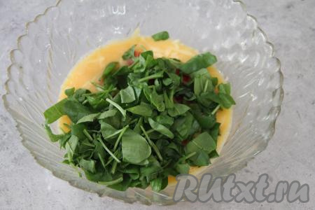 А потом всыпать шпинат.