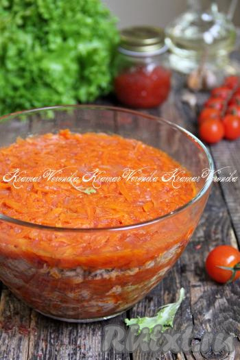 Горбуша, приготовленная под маринадом из моркови и лука, получается нежной, сочной и очень вкусной.