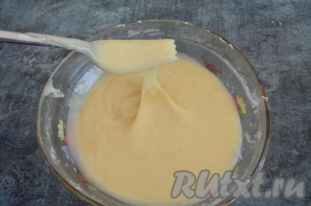 Должна получиться сметанная залика, напоминающая достаточно густое сгущённое молоко.