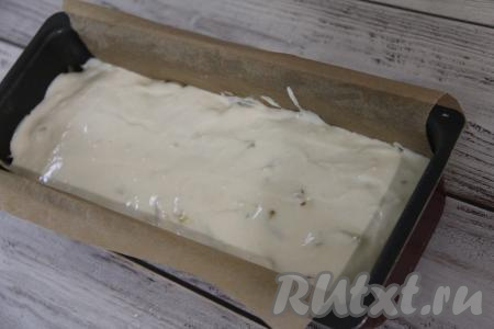 Затем распределить оставшееся тесто поверх начинки.&nbsp;Заливной пирог на кефире с начинкой из капусты и картошки выпекать в разогретой до 180 градусов духовке минут 40.