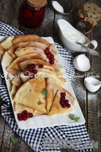 Эластичные, тонкие, аппетитные блинчики, замешанные&nbsp;на молоке с 1 яйцом, подать к столу горячими, дополнив сметаной или мёдом. Уверена, такие блины многим придутся по вкусу!